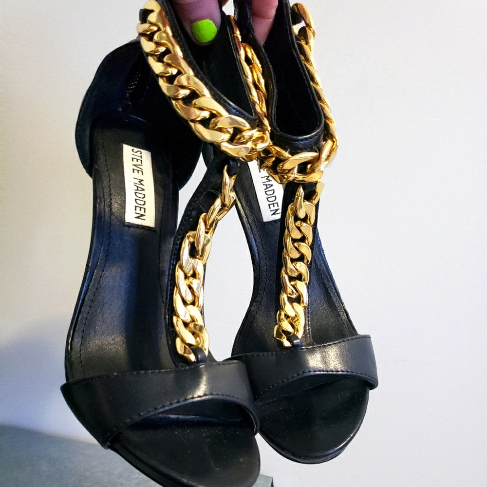 Steve madden open toed chain shoes